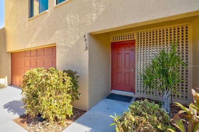 view of exterior entry with stucco siding