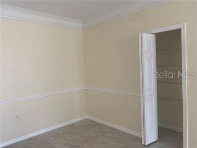 empty room with crown molding