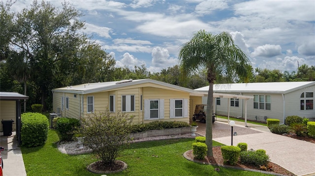 view of front facade featuring a front lawn and a carport