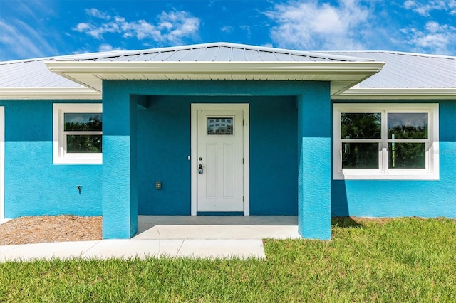 doorway to property featuring covered porch