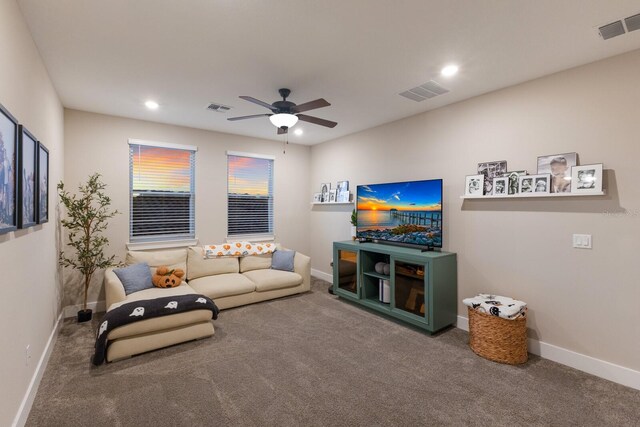 carpeted living room featuring ceiling fan