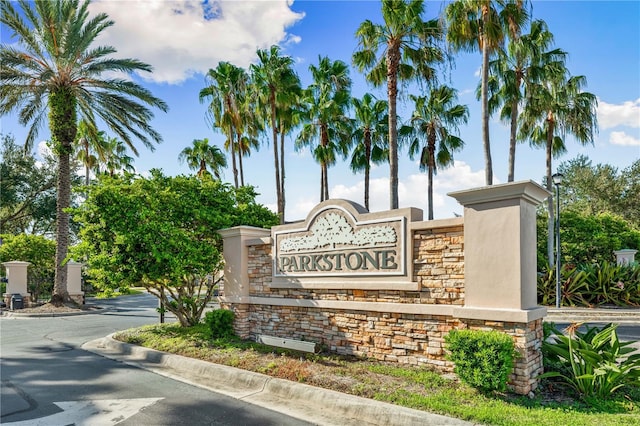 view of community / neighborhood sign