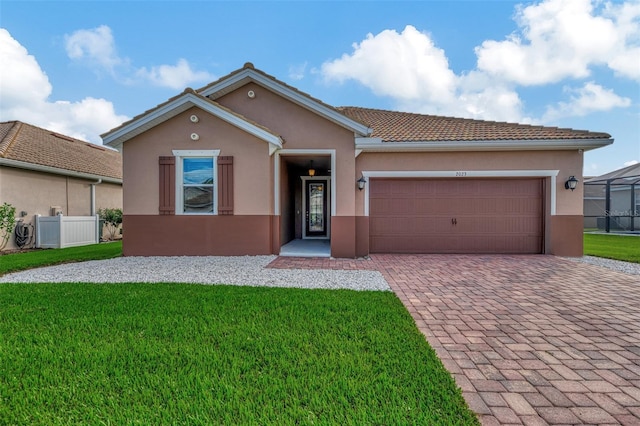 view of front of home featuring a front yard and a garage