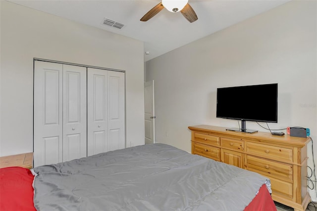 bedroom featuring a closet and ceiling fan