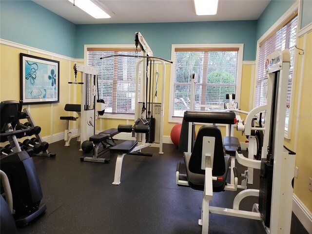 workout area featuring baseboards