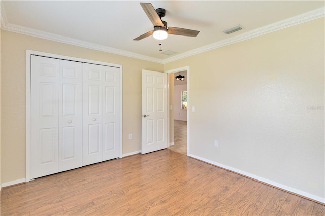 unfurnished bedroom with ceiling fan, crown molding, and light hardwood / wood-style floors