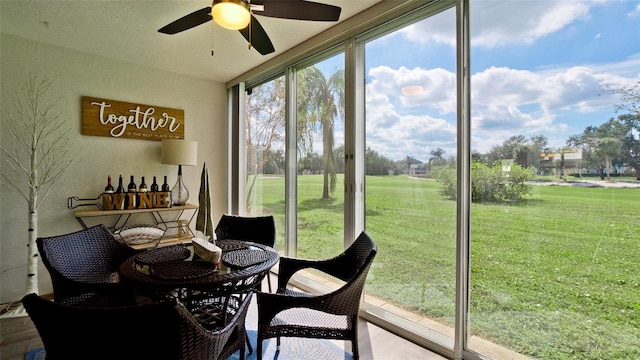 sunroom with ceiling fan