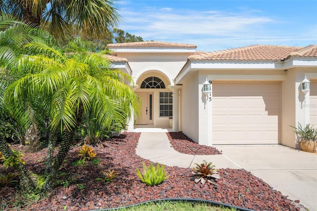 view of front facade featuring a garage