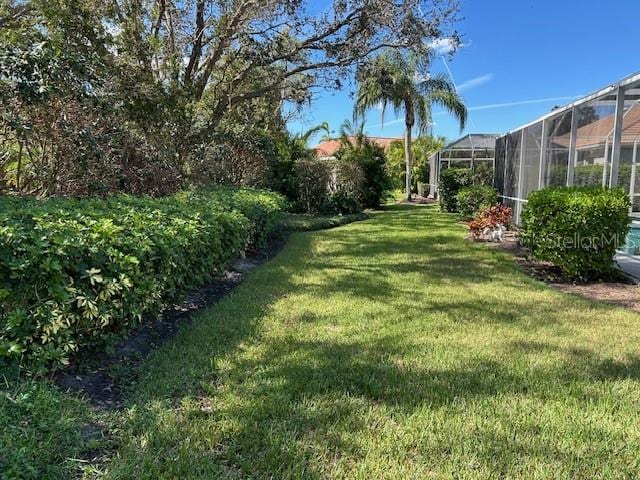 view of yard with a lanai