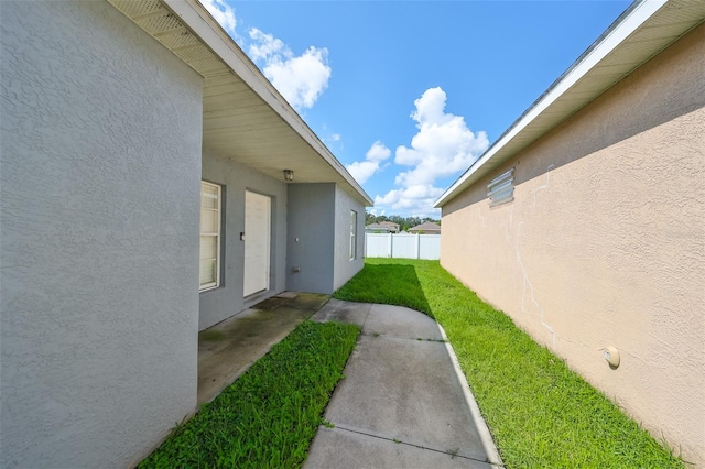 view of yard featuring a patio