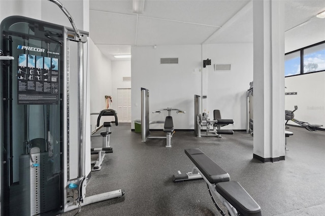 exercise room featuring visible vents