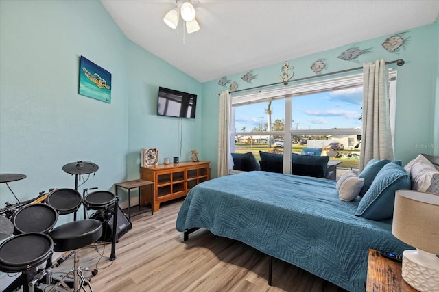 bedroom with vaulted ceiling, light wood-style flooring, and a ceiling fan