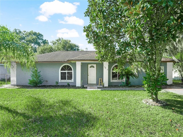 view of front of property with a front yard