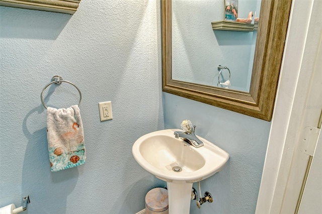 bathroom featuring sink