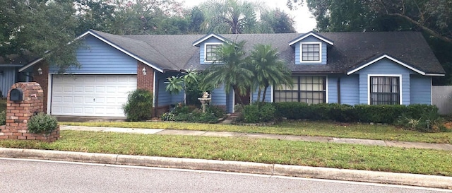 view of front of house featuring a garage and a front yard