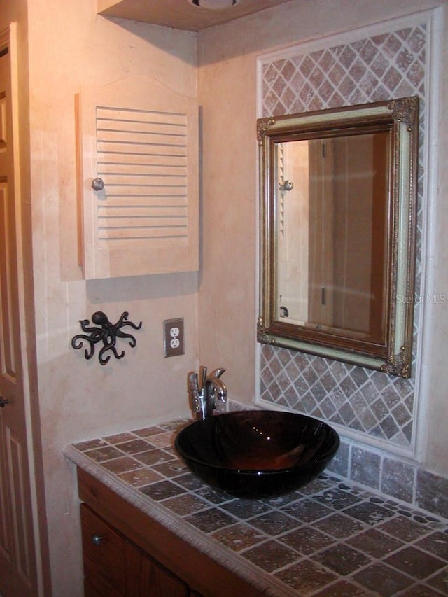 bathroom featuring decorative backsplash and vanity