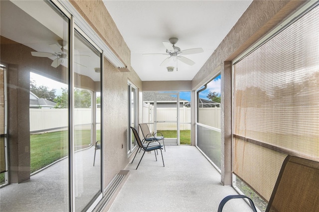 sunroom with ceiling fan