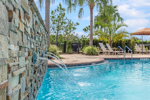 view of swimming pool