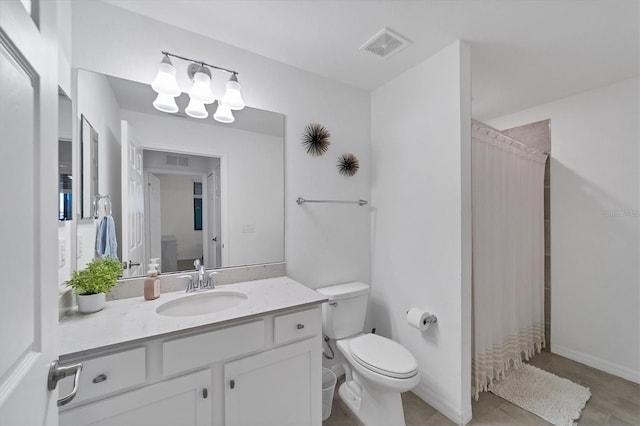 bathroom with an inviting chandelier, vanity, a shower with shower curtain, and toilet