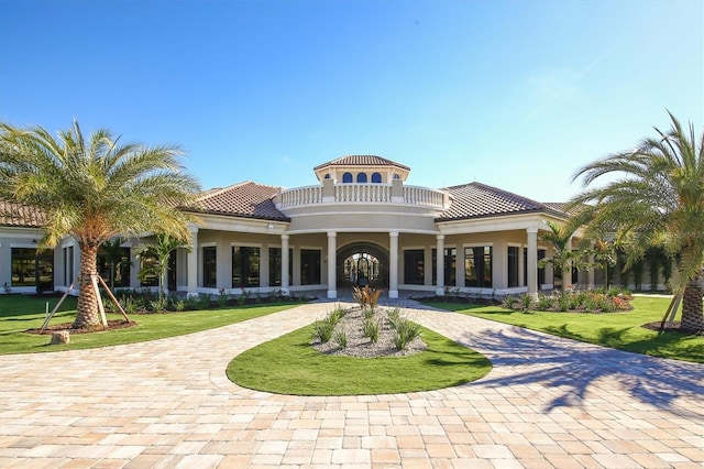 rear view of house featuring a lawn