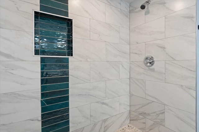 bathroom featuring a tile shower