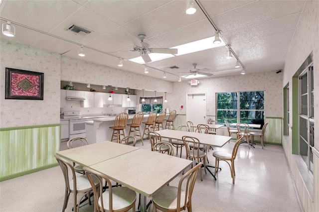 dining room with ceiling fan