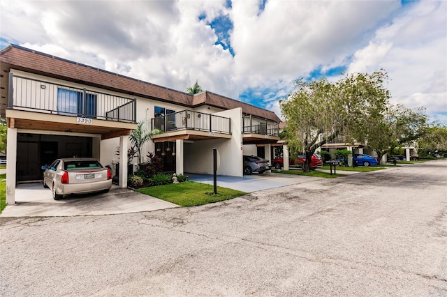 view of front of property with a balcony