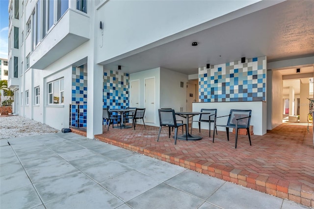 226 Golden Gate Pt Unit 64, Sarasota, FL 34236 - view of patio featuring outdoor dining area
