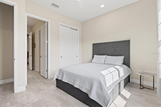 bedroom with recessed lighting, a closet, visible vents, and baseboards