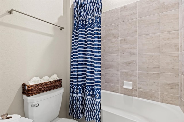 bathroom featuring toilet, shower / tub combo with curtain, and a textured wall