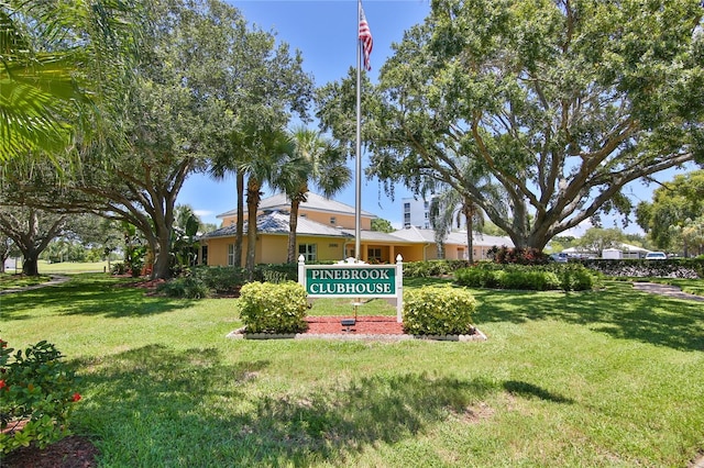 community sign with a yard