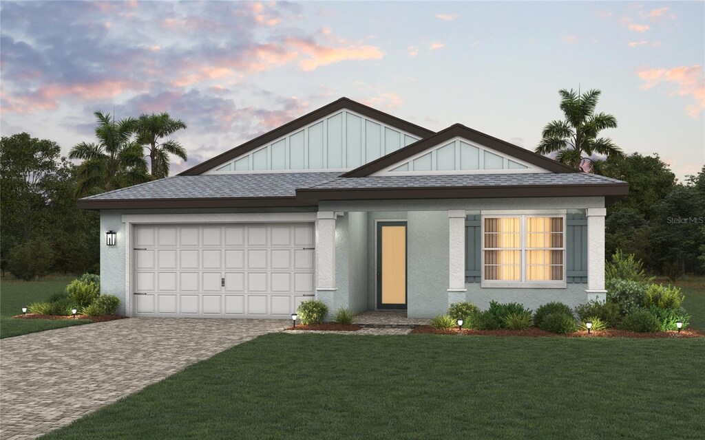 view of front of house featuring a yard and a garage