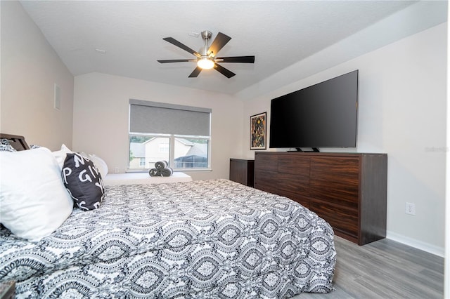 bedroom featuring a textured ceiling, light wood-type flooring, and ceiling fan