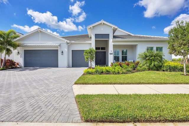 view of front of home featuring a front yard and a garage