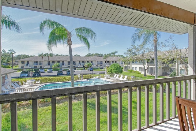 view of swimming pool featuring a lawn