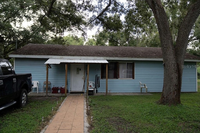 single story home featuring a front yard and covered porch