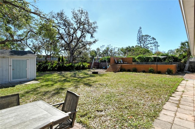 view of yard with a storage shed