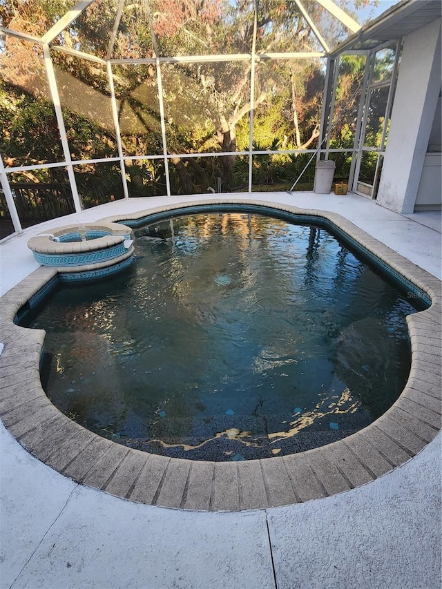 view of swimming pool with an in ground hot tub