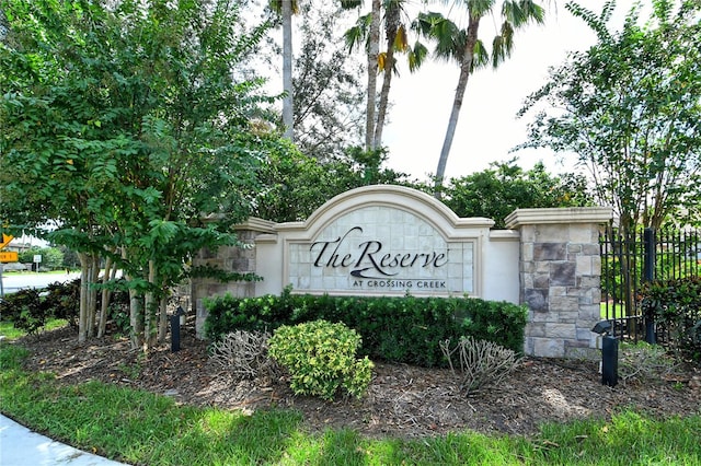 view of community / neighborhood sign