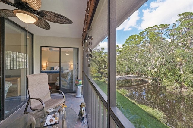 balcony featuring ceiling fan