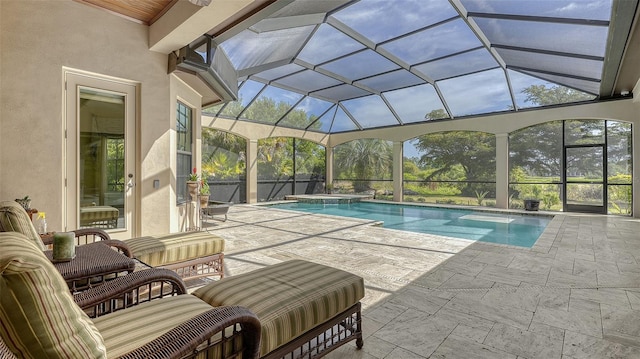 view of pool featuring an in ground hot tub, a patio area, and a lanai