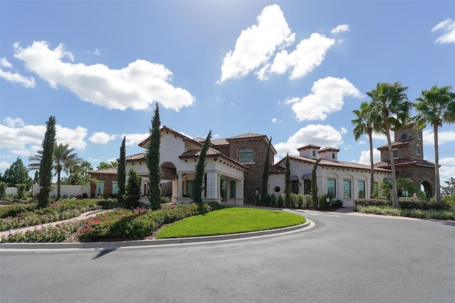 view of mediterranean / spanish-style house