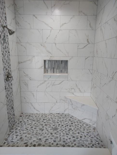 bathroom featuring a tile shower