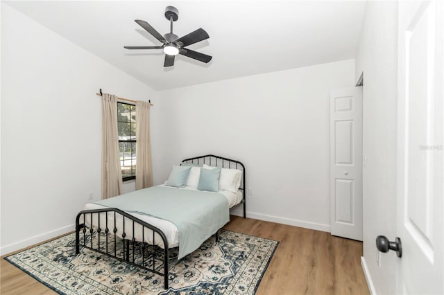 bedroom with lofted ceiling, light hardwood / wood-style floors, and ceiling fan