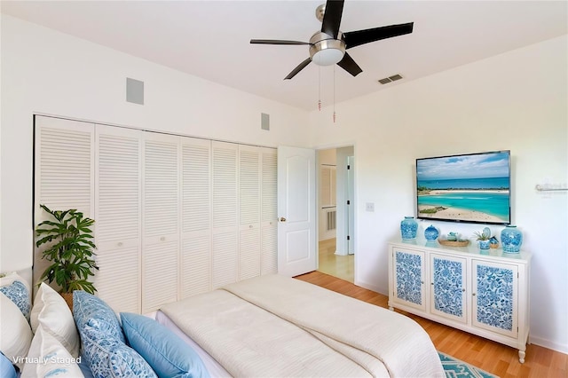 bedroom with a closet, light wood-type flooring, and ceiling fan