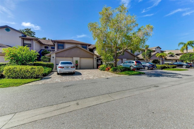 view of front property featuring a garage