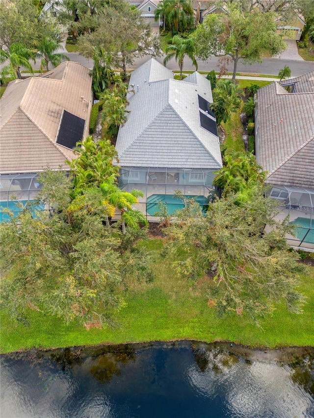12121 Thornhill Ct, Lakewood Ranch, FL 34202 - aerial view of property and surrounding area featuring a pool area and a large body of water