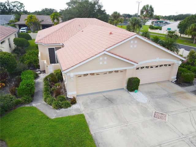 view of front of home with a front lawn