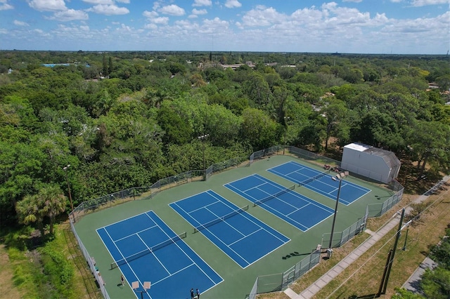 bird's eye view featuring a wooded view