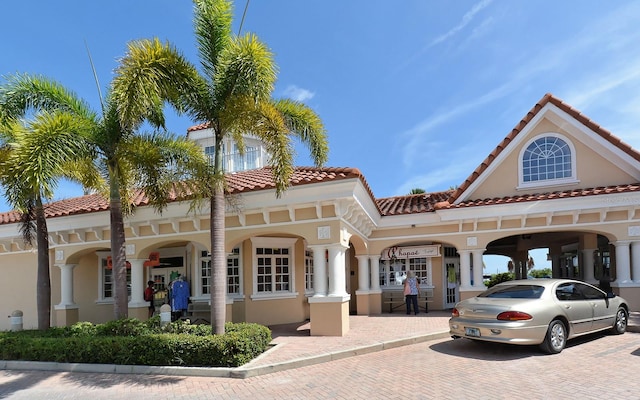 mediterranean / spanish-style house featuring a carport